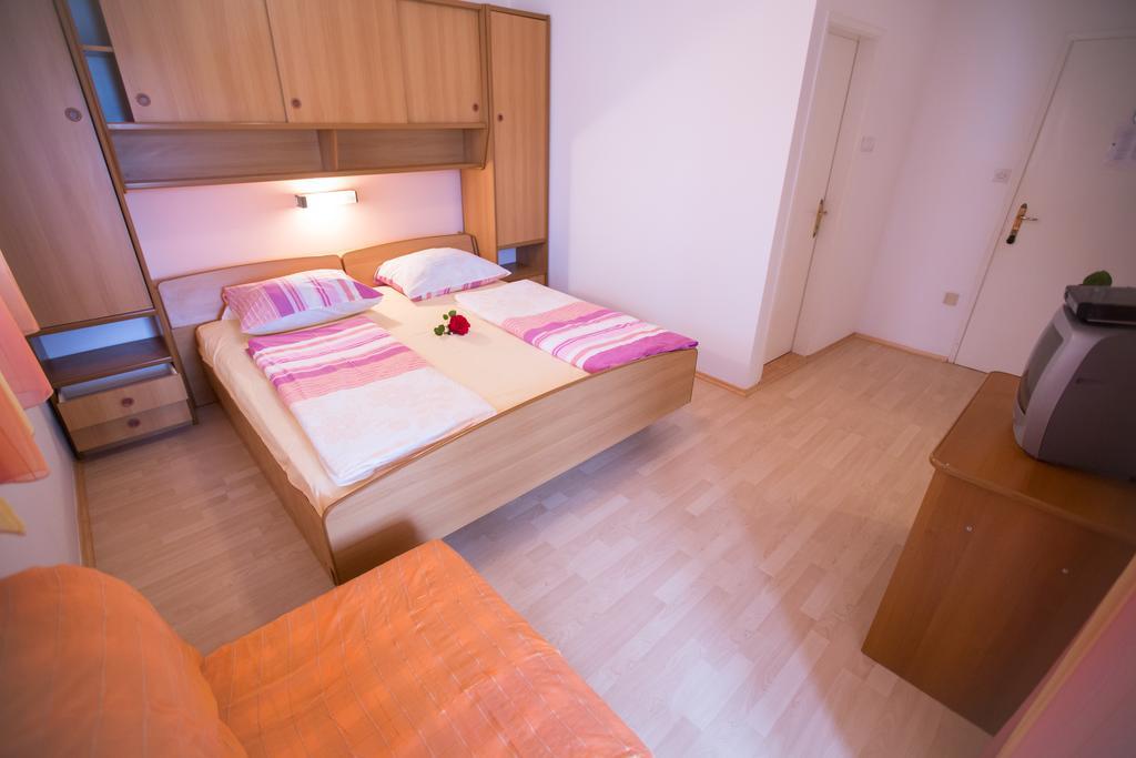 Apartments Dunja Piric Lopar Pokoj fotografie