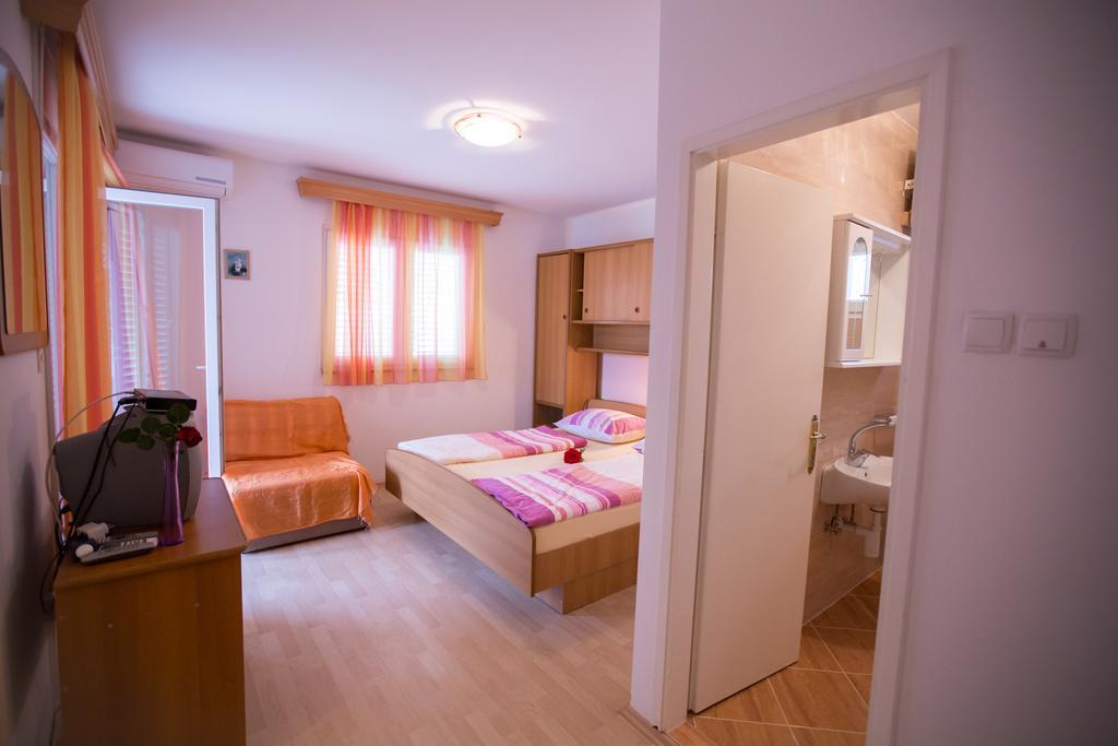Apartments Dunja Piric Lopar Pokoj fotografie